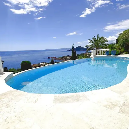 With Exceptional Mediterranean View Feriehus Saint-Raphaël
